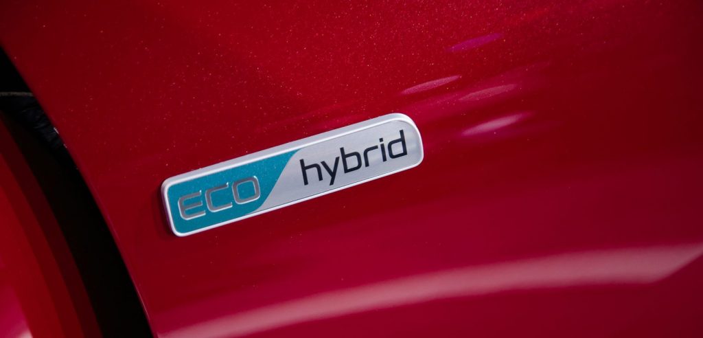 2017 Kia Niro Hybrid badge 1 e1469633135657
