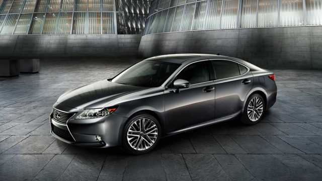 2017-Lexus-ES300h-Front