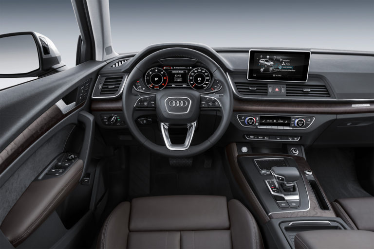 2018-Audi-Q5-cabin-03