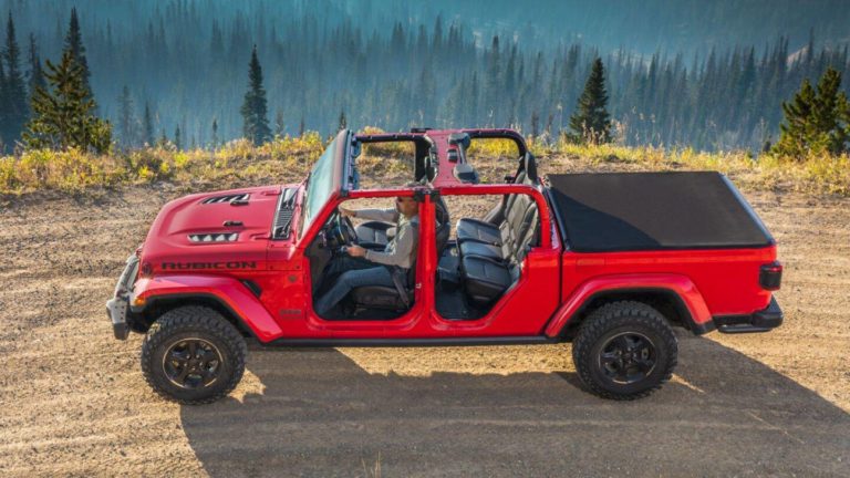 2020-Jeep-Gladiator-Gallery-Exterior-Red-Rubicon-Doors-Off.jpg.image.1440