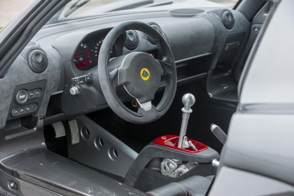 The Lotus Exige Cup 430 Is a Manic Hornets' Nest Posing as a Car
