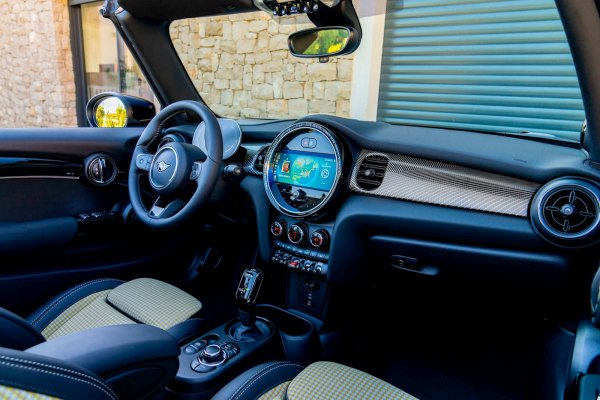 Mini Cooper S Convertible Gets Flashy New Edition