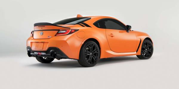 2023 Toyota 86 Special Edition blazes with Solar Shift paint