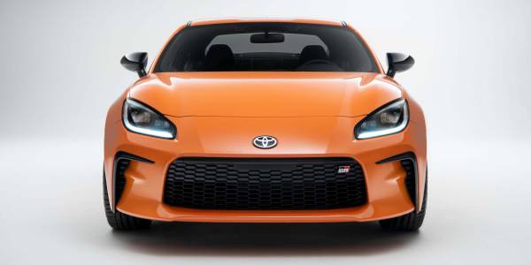 2023 Toyota 86 Special Edition blazes with Solar Shift paint